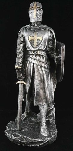 grosser grauer Ritter mit Schwert und Schild