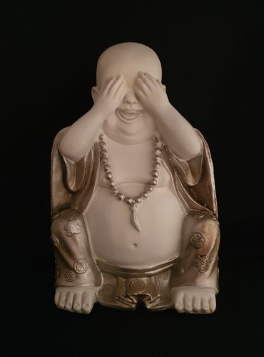 weisser chinesischer  Buddha sitzend groß nichts sehen